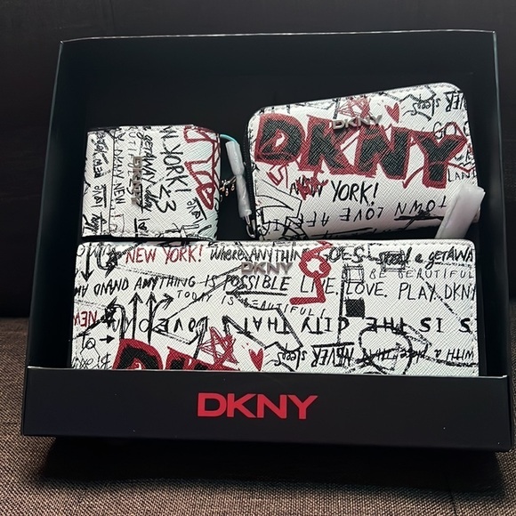 Dkny Gia 3-1 Wallet Gift Set - Picture 3 of 7